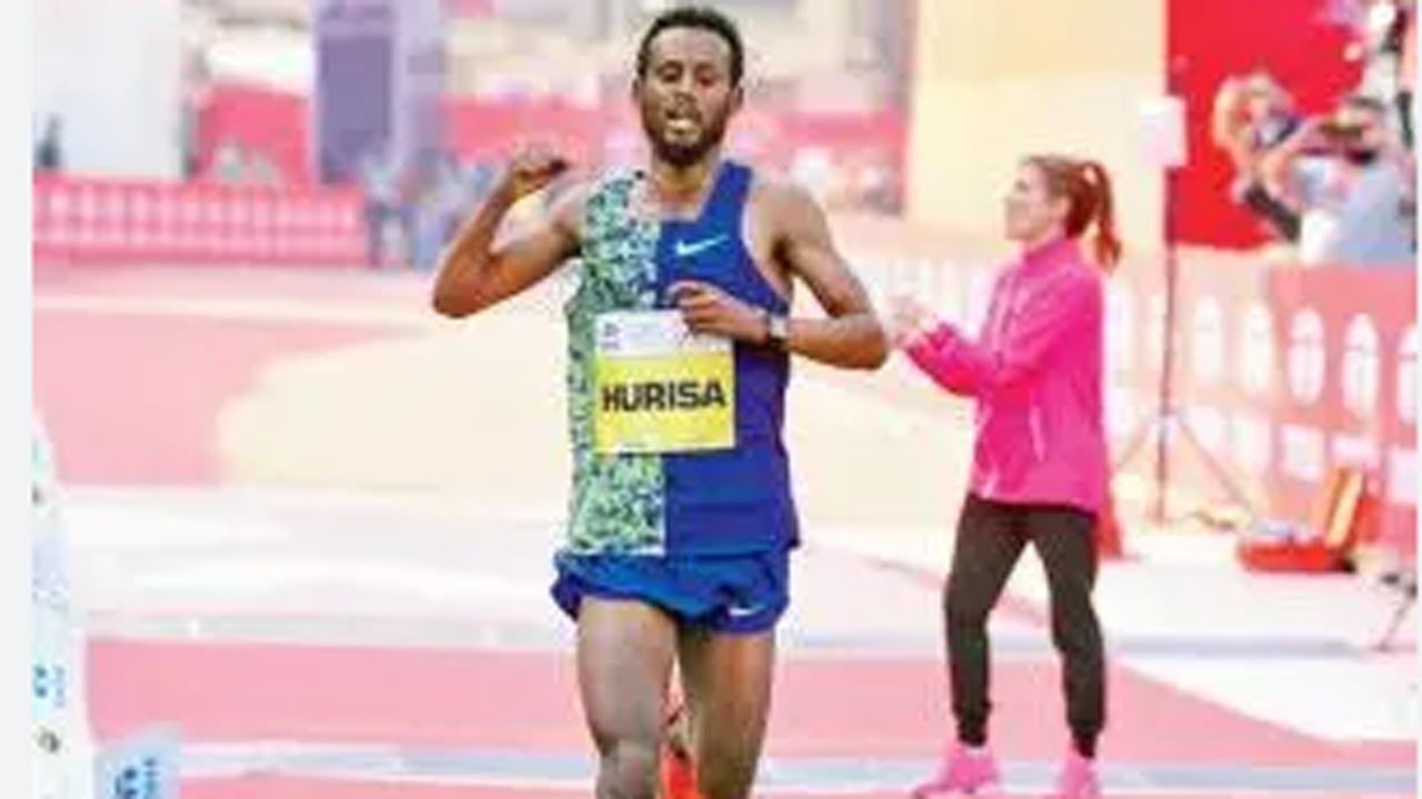 Derara Hurisa leads star cast in Mumbai Marathon