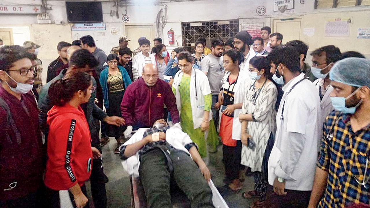 Stabbing of resident docs rocks Yavatmal medical college