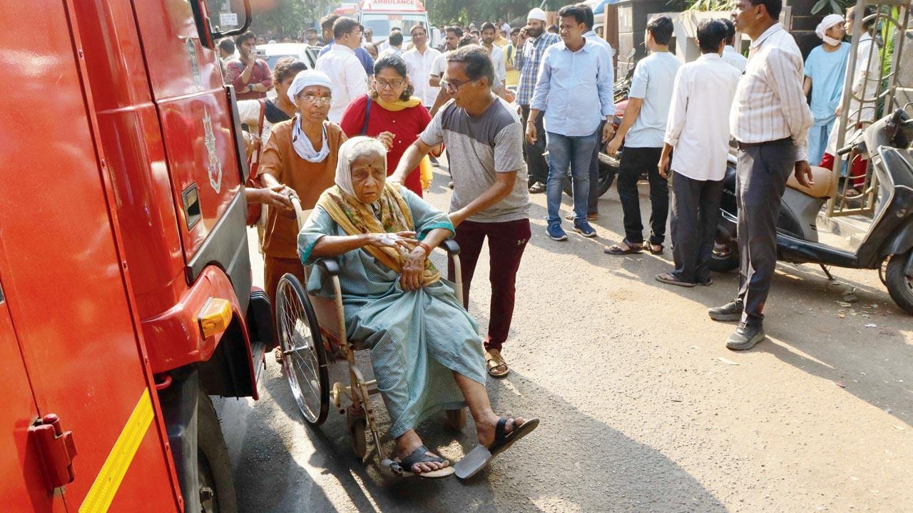 Patients from the nearby Parakh Hospital had to be evacuated due to the fire