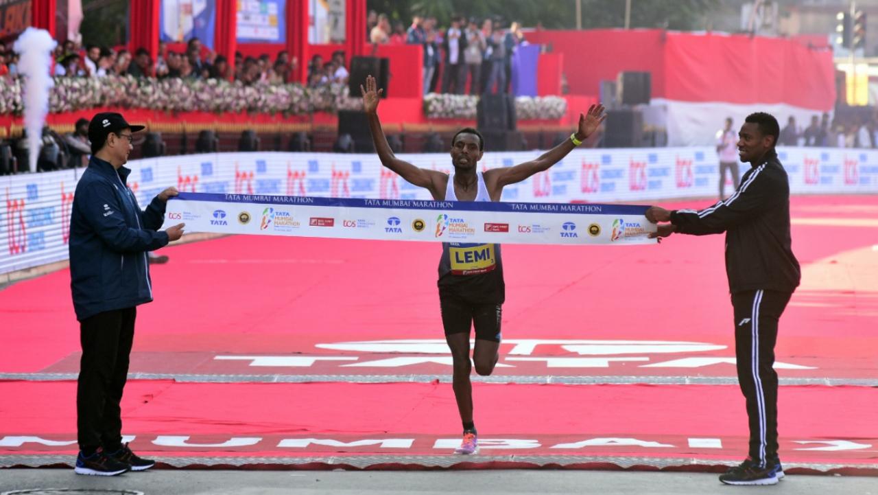 Hayle Lemi from Ethiopia emerges as the winner of the full marathon from men’s international category