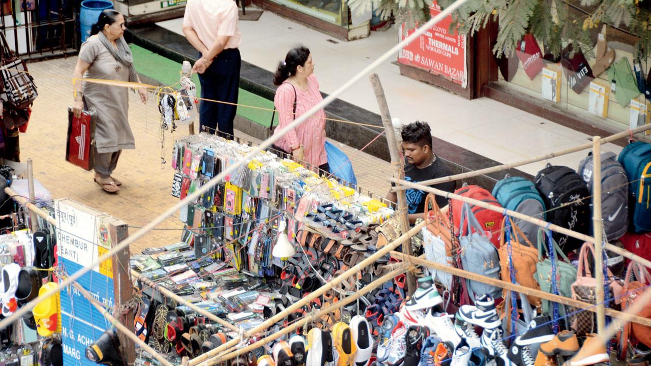 Hawkers use footpath guardrail to display their products near Amar Mahal junction, Chembur. Pic/Sayyed Sameer Abedi