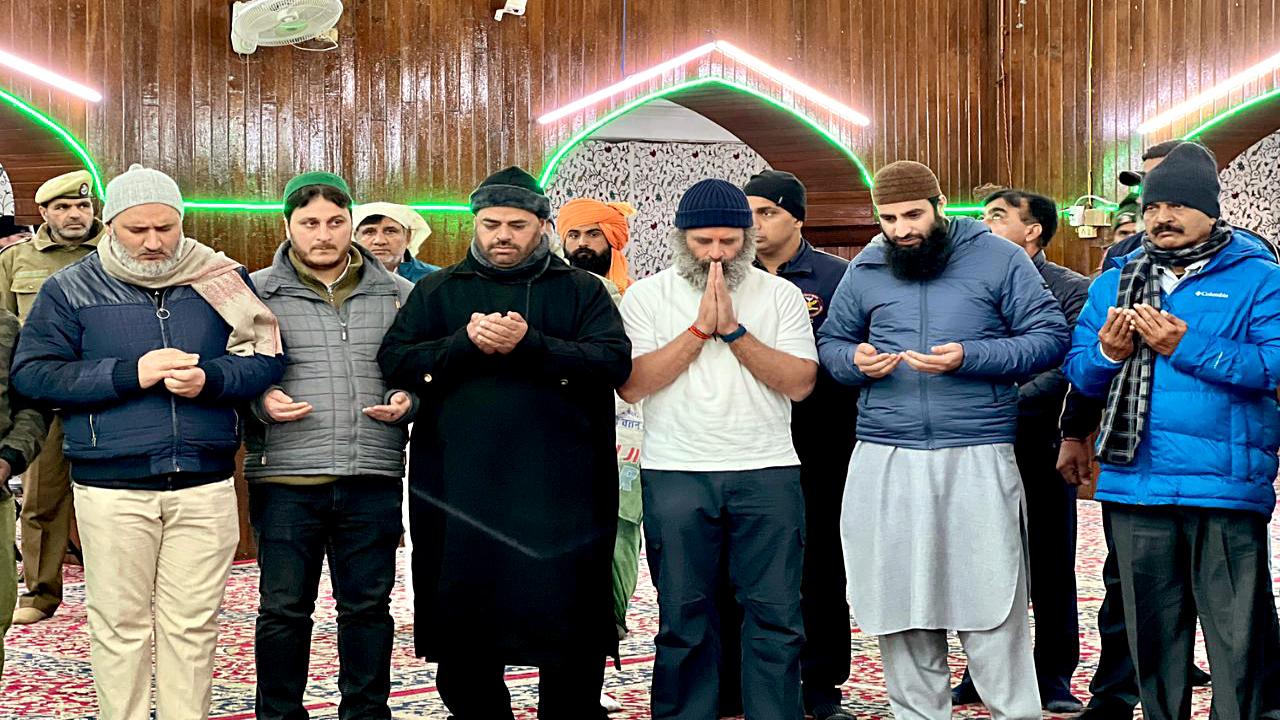 Rahul Gandhi with Jammu and Kashmir party chief Vikar Rasool Wani, party General Secretary in-charge (Organisation) KC Venugopal and others offers prayers at Hazratbal Shrine, in Srinagar. The shrine is revered in Kashmir and thousands participate in the annual Milad congregations at the mosque. ANI Photo