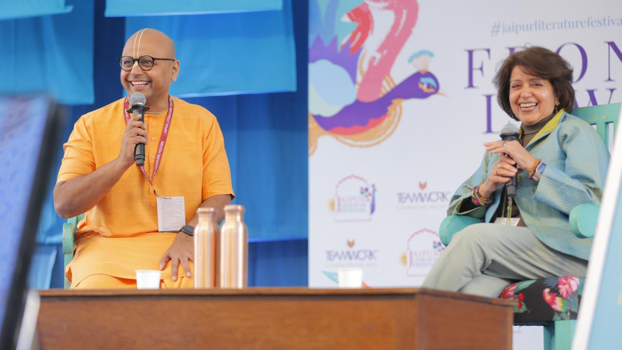 Elsewhere on the last day of the festival, Indian monk and motivational speaker Gaur Gopal Das was in conversation with Puneeta Roy in the session ‘First Edition: Energize Your Mind’. After four days of a packed house, the session left many with a lot to think about. Photo Courtesy: Jaipur Literature Festival 2023
