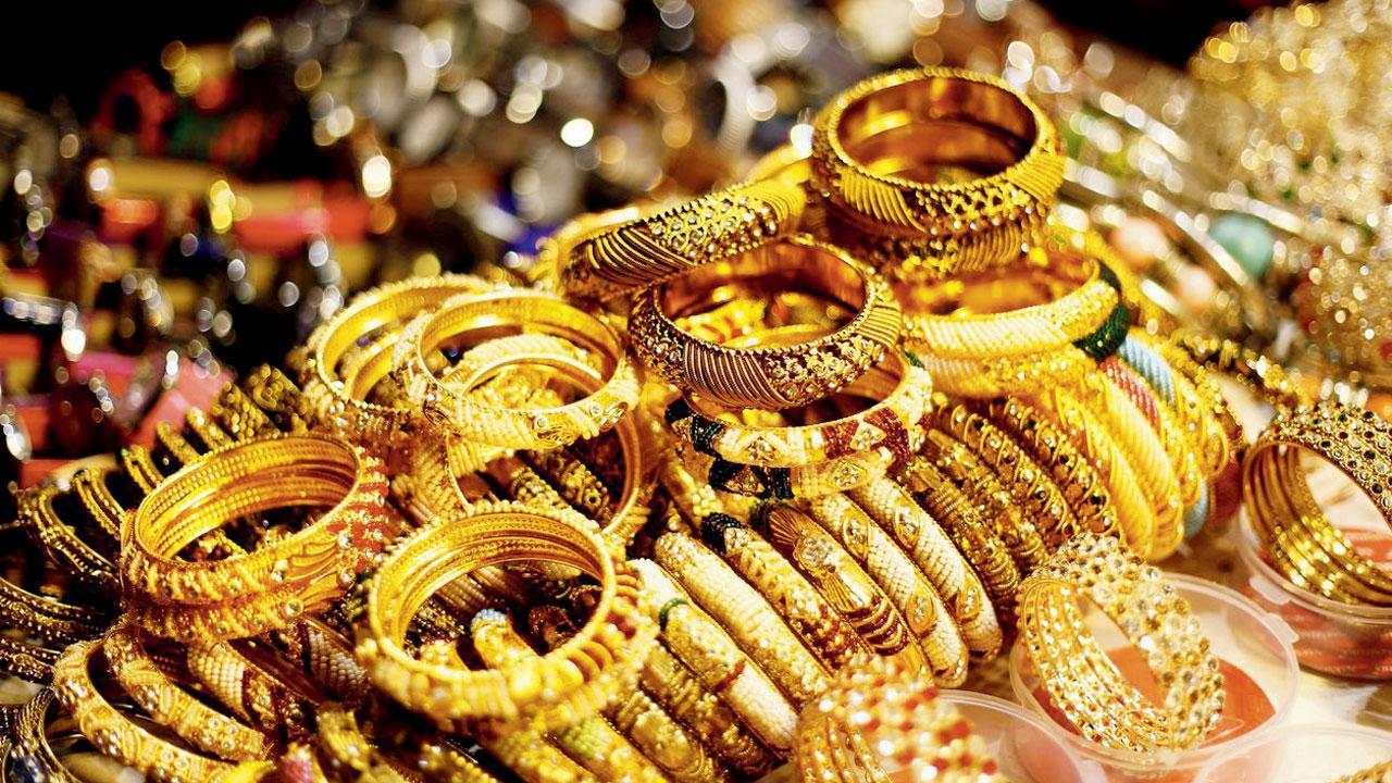 Mumbai Crime: Couple held for taking Rs 15L loan against low-quality gold