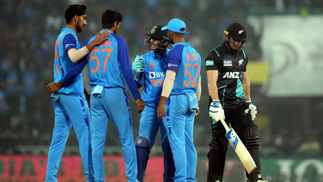 IND vs NZ: India beat New Zealand by six wickets in 2nd T20 match, level series