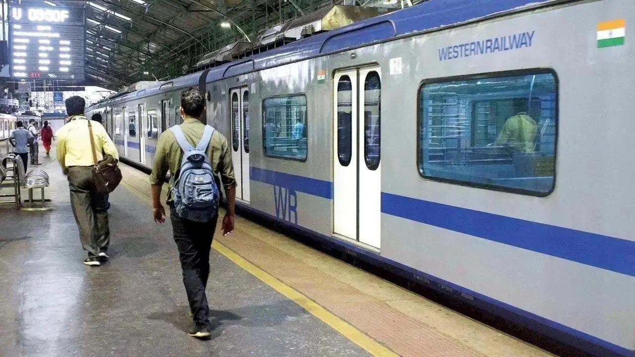 Mumbai: Commuters hassled as doors of AC local train fail to open at Nalasopara station