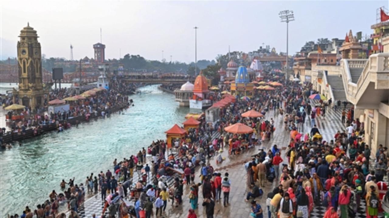 Devotees gather on the banks of Ganga river to take a 'holy dip' on the occasion of 'Makar Sankranti', at Har Ki Pauri in Haridwar