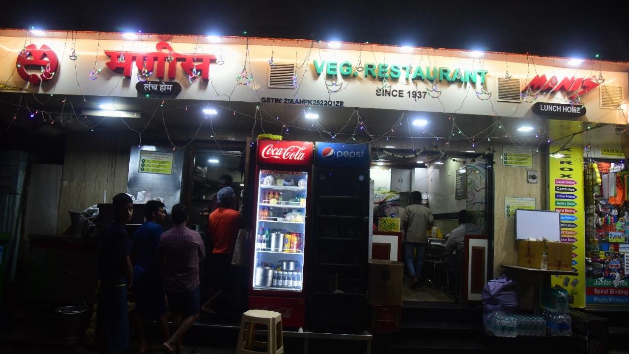 Another outlet of the eatery had to shift to Chembur earlier for similar reasons a few years ago. Established in 1937 by V S Mani, the eatery represents a slice of the city’s history Pic/Shadab Khan