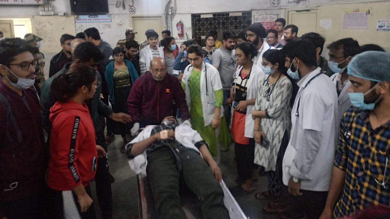 Maharashtra: Resident doctors protest against attack on doctors in Yavatmal’s govt hospital