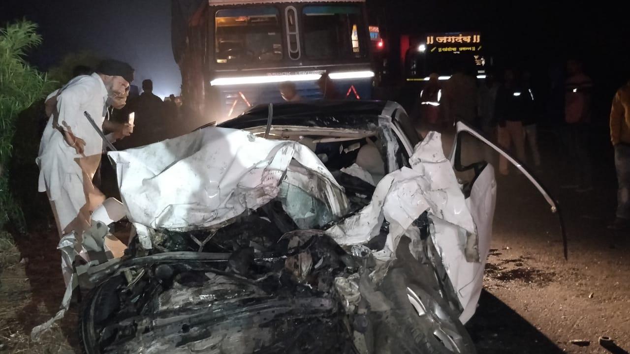 BREAKING: Four killed, 3 injured in road accident on Mumbai-Ahmedabad Highway