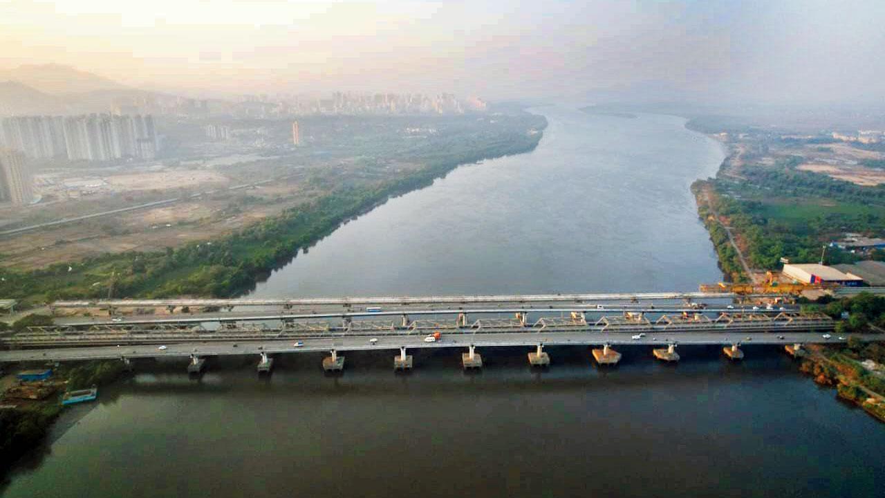 The Kasheli creek bridge consists of 13 spans, including nine over water