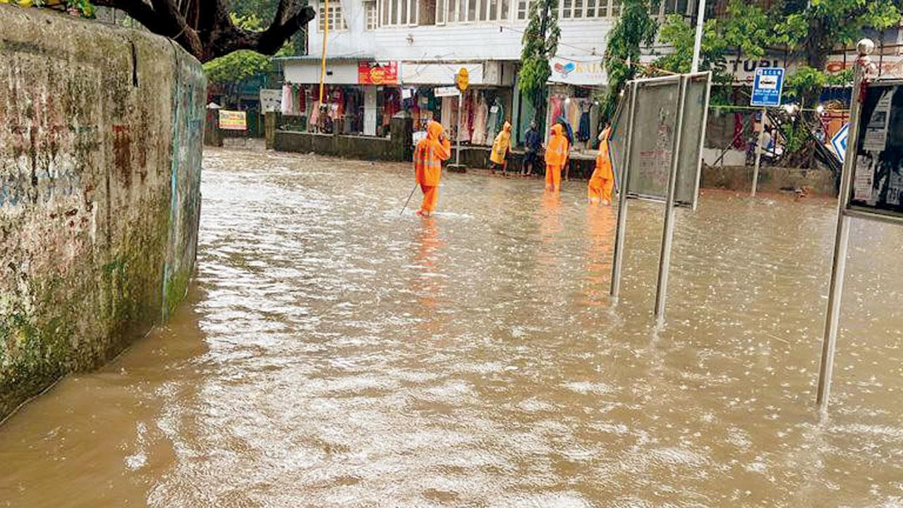 Mumbai: Homes flooded, road caves in, after pipeline burst in Ghatkopar West