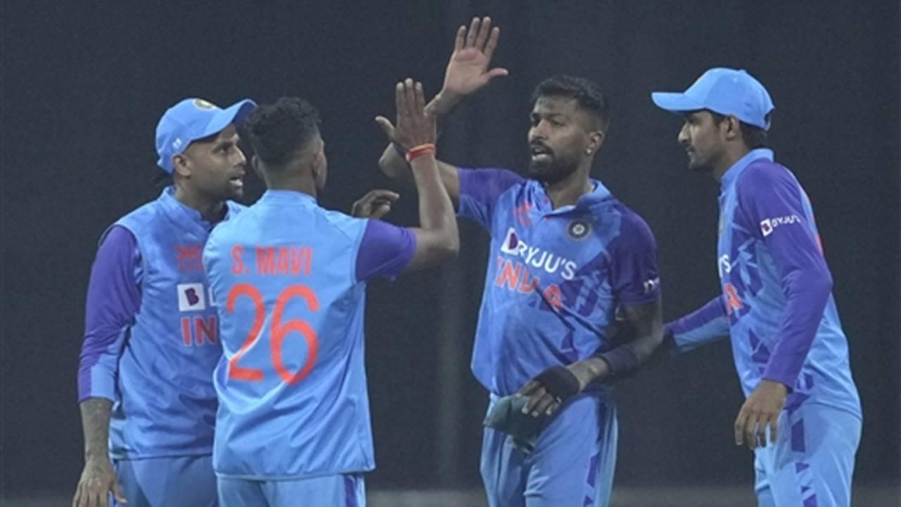 India beat Sri Lanka by 2 runs in T20 series opener