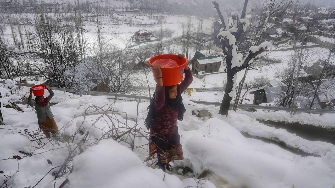 Avalanches hit Gurez, Sonmarg in J&K; warning issued for 12 districts