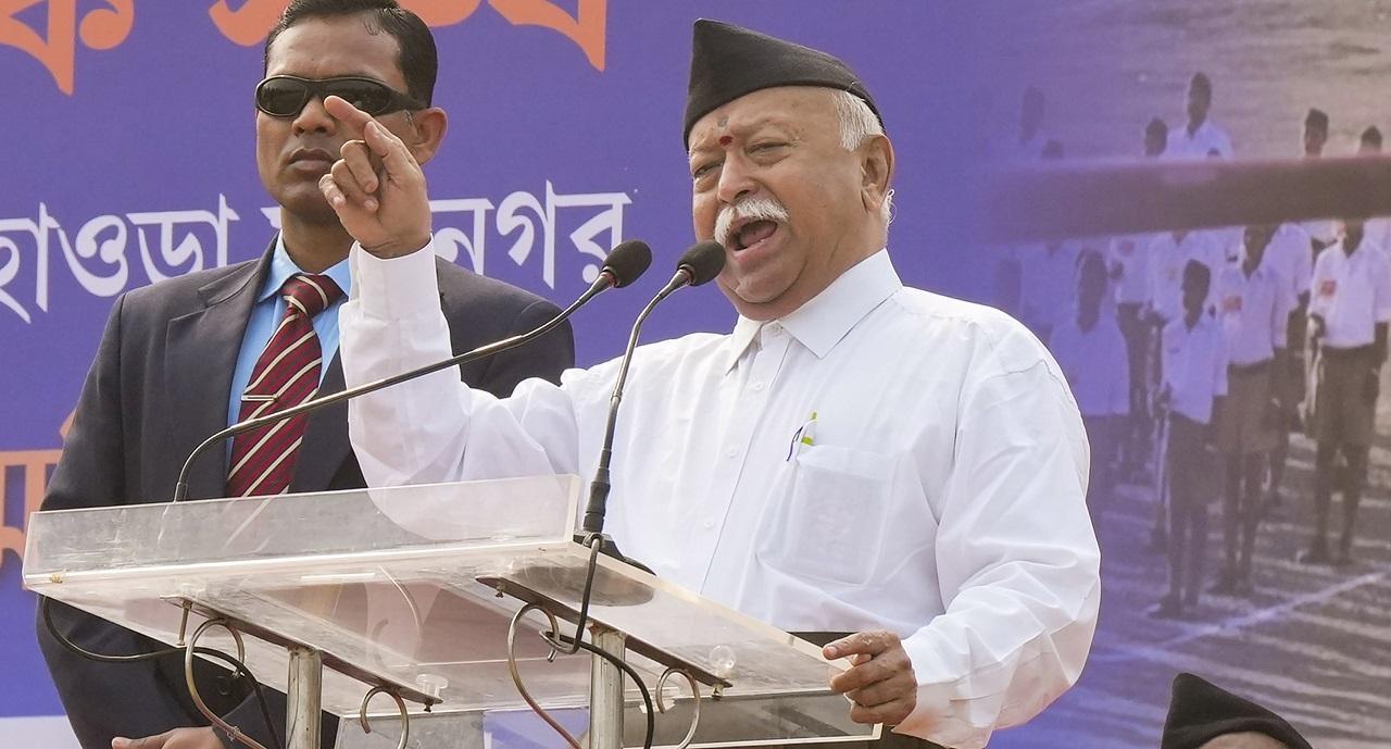 Republic Day 2023: Make India a country of knowledgeable people, says RSS chief 
