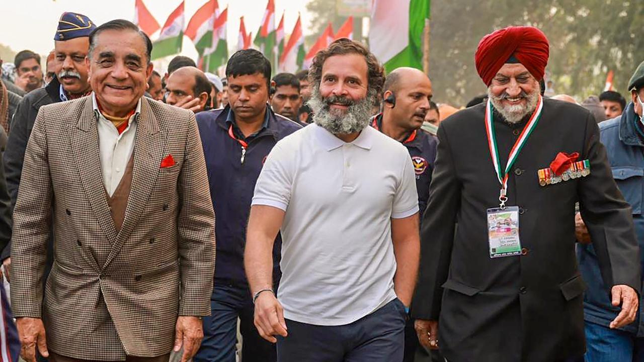 Ex-Army chief Deepak Kapoor joins Rahul Gandhi in Congress' Bharat Jodo Yatra