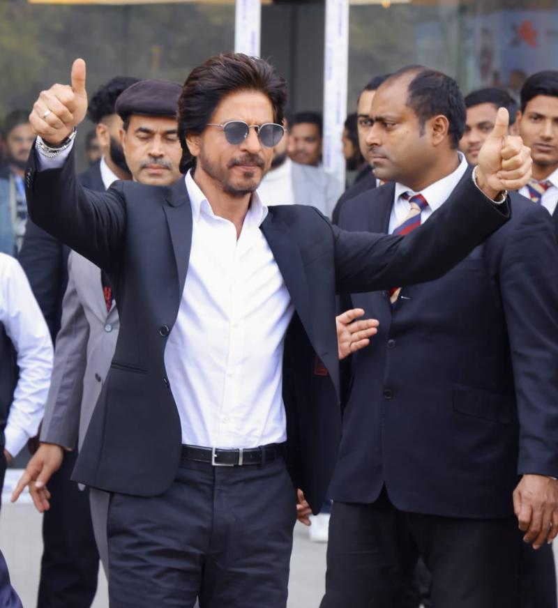 Sporting Long Locks And A Wrist Full Of Bracelets, A Shirtless And Shredded Shah  Rukh Khan Is All Everybody Is Looking At While Waiting For Pathaan