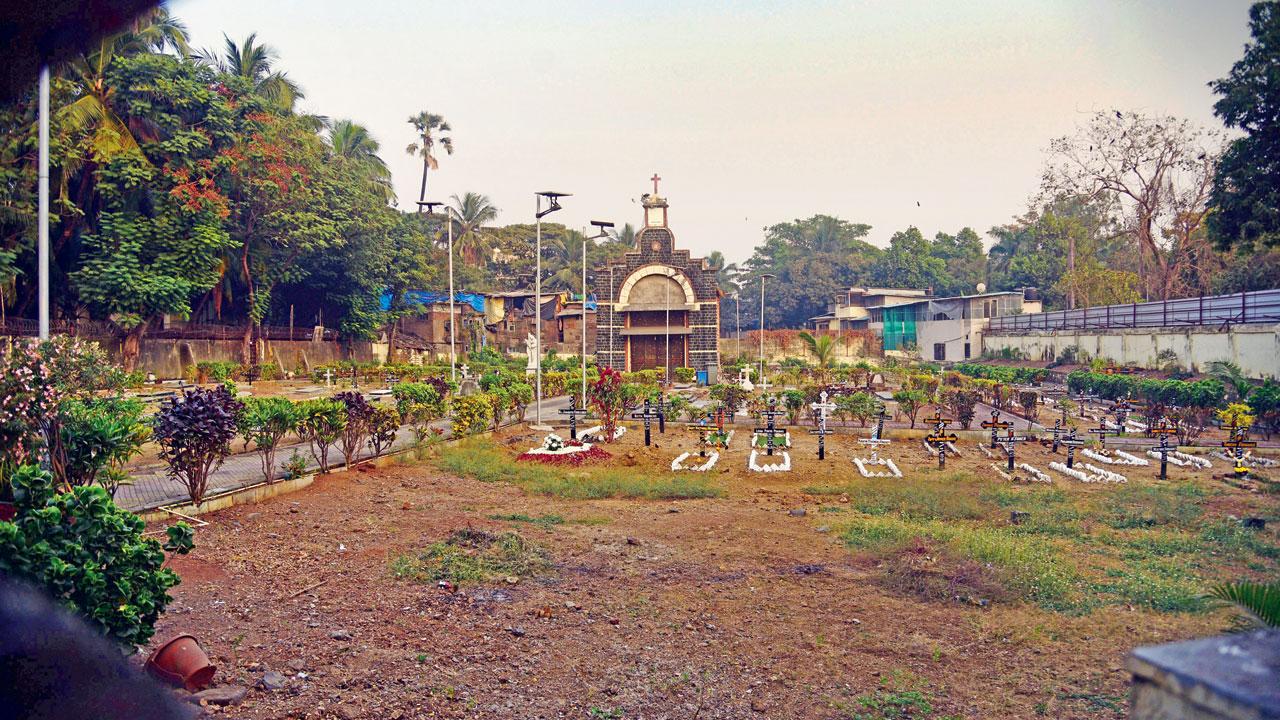 The Bombay Catholic Sabha has called a meeting to save St Peter’s Seaside Cemetery at Bandra. Pics/Pradeep Dhivar
