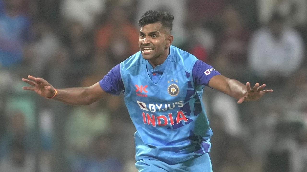 1st T20I: Mavi claims four-fer on debut as India beat Sri Lanka by two runs
