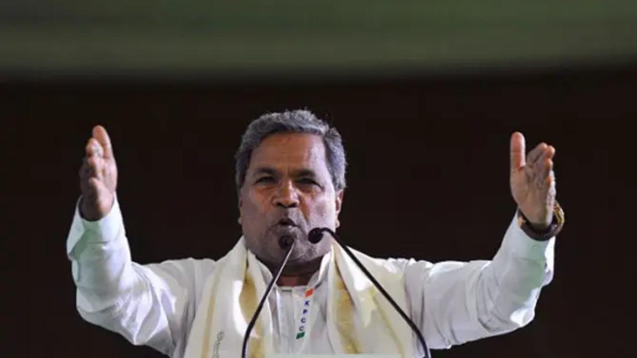 Karnataka: Congress stages protest, BJP lodges complaint against Siddaramaiah