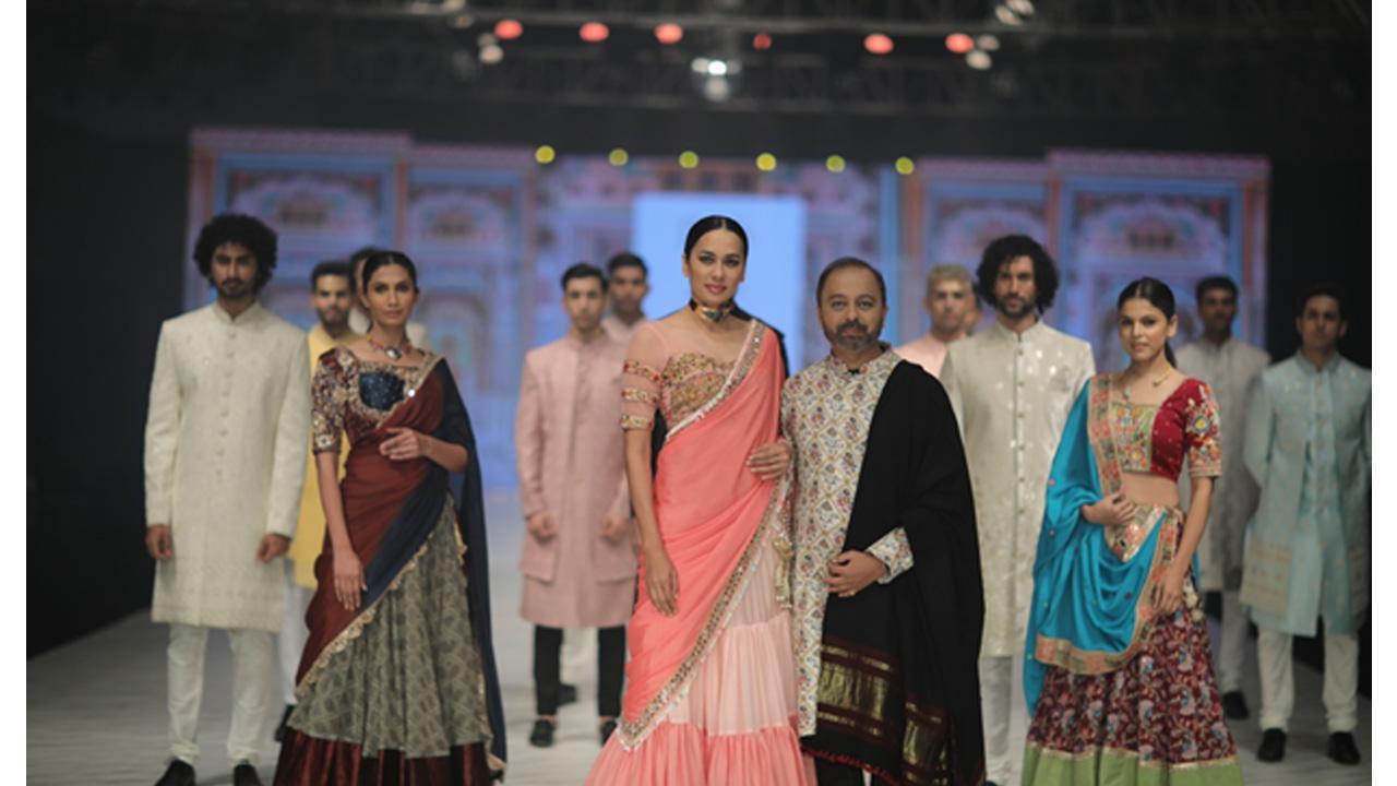 Sonalika Sahay walked for Mehul Suthar’s “Parampara” collection