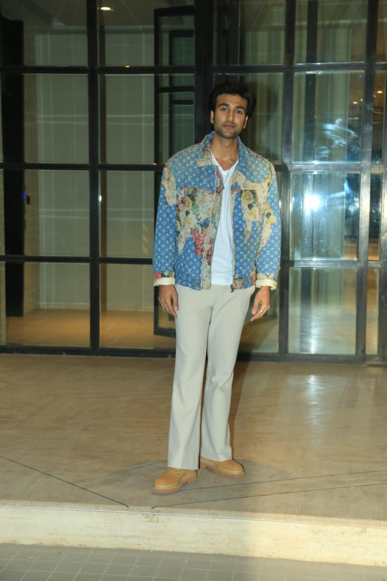 Meezaan Jafri was seen in a printed shirt and white jeans