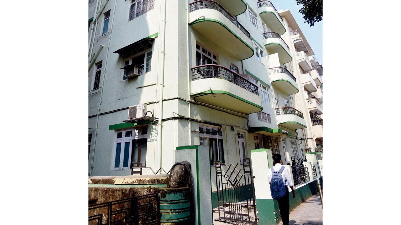 This unique manual documents the restoration of Art Deco site in Mumbai