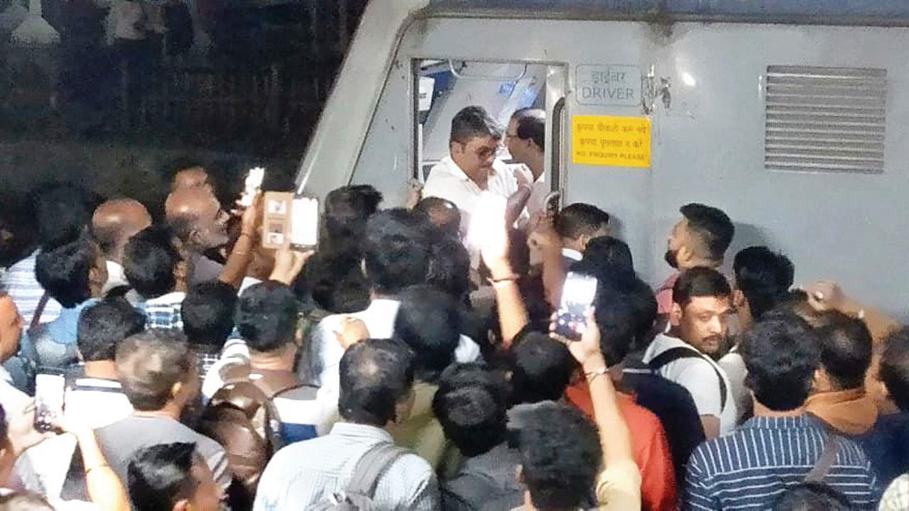 Mumbai: Chaos as doors of AC local on Western Railway don't open