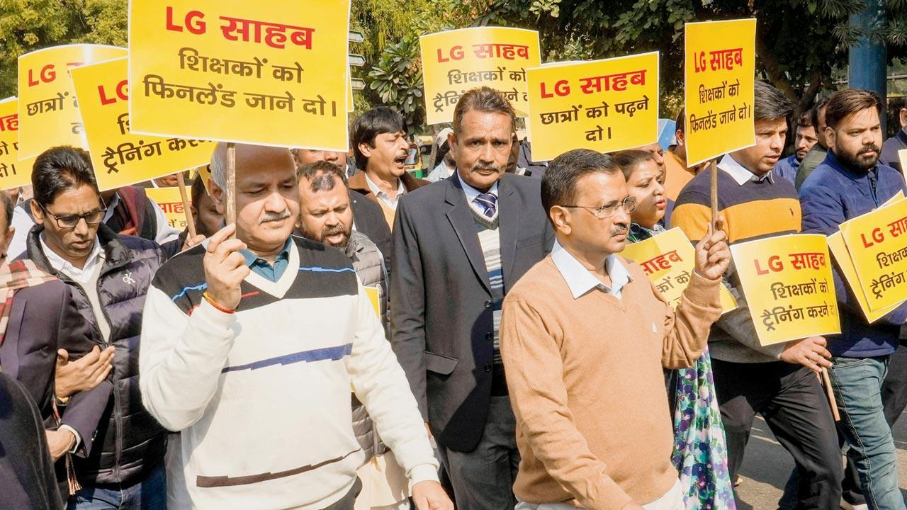 AAP takes out protest march against Delhi LG