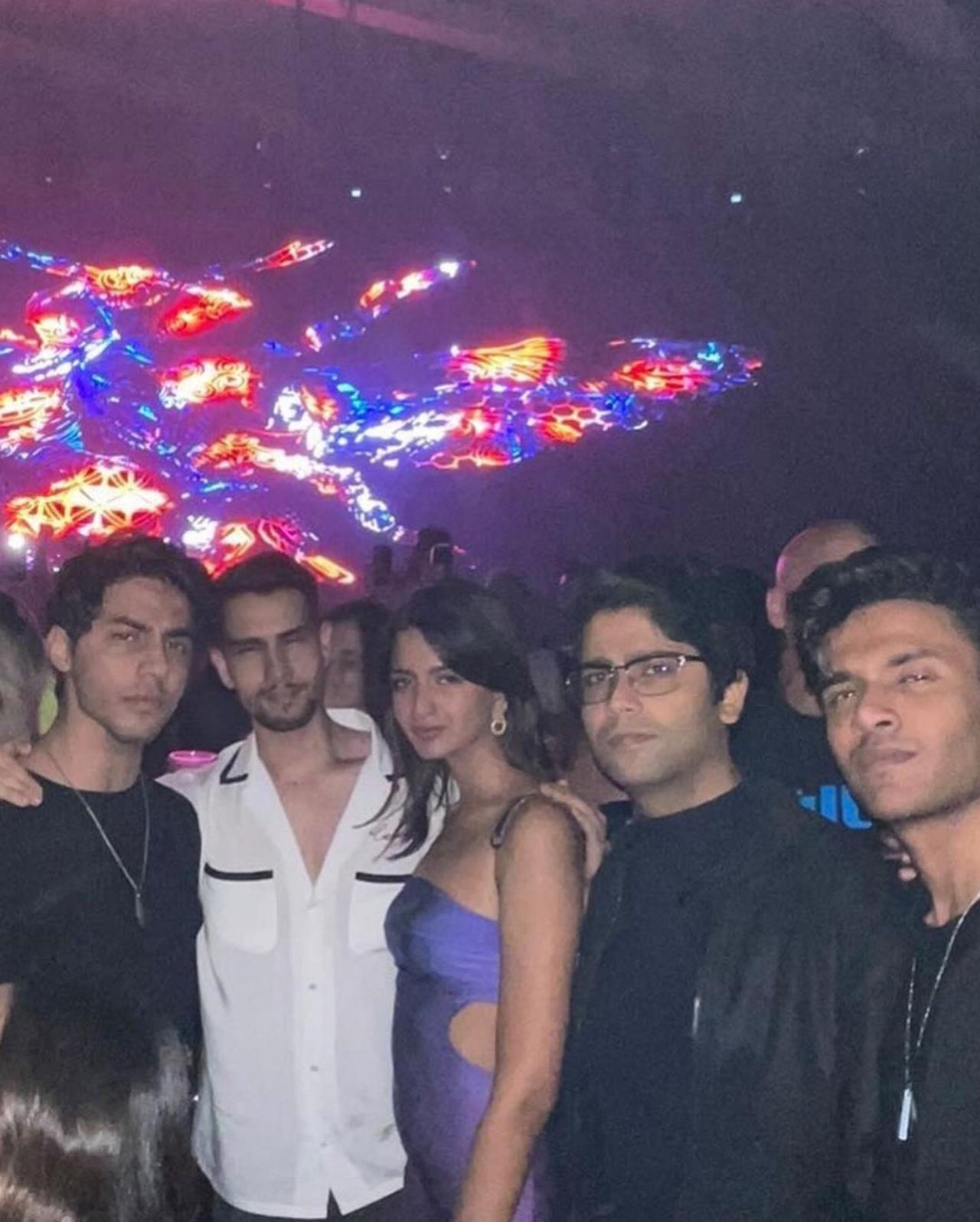 Shah Rukh Khan's son Aryan Khan was also seen at the party. He is seen posing with friends in the above picture. The star kid kept his look simple as he wore a plain black T-shirt