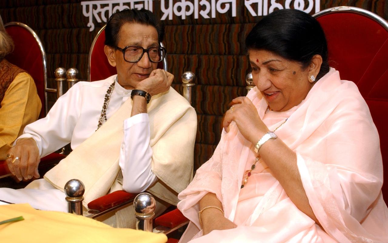 Bal Thackeray and Lata Mangeshkar and during the release function Mohan Wagh's book on photography at MIG Cricket Club in Bandra(E). Pic/Ashish Rane