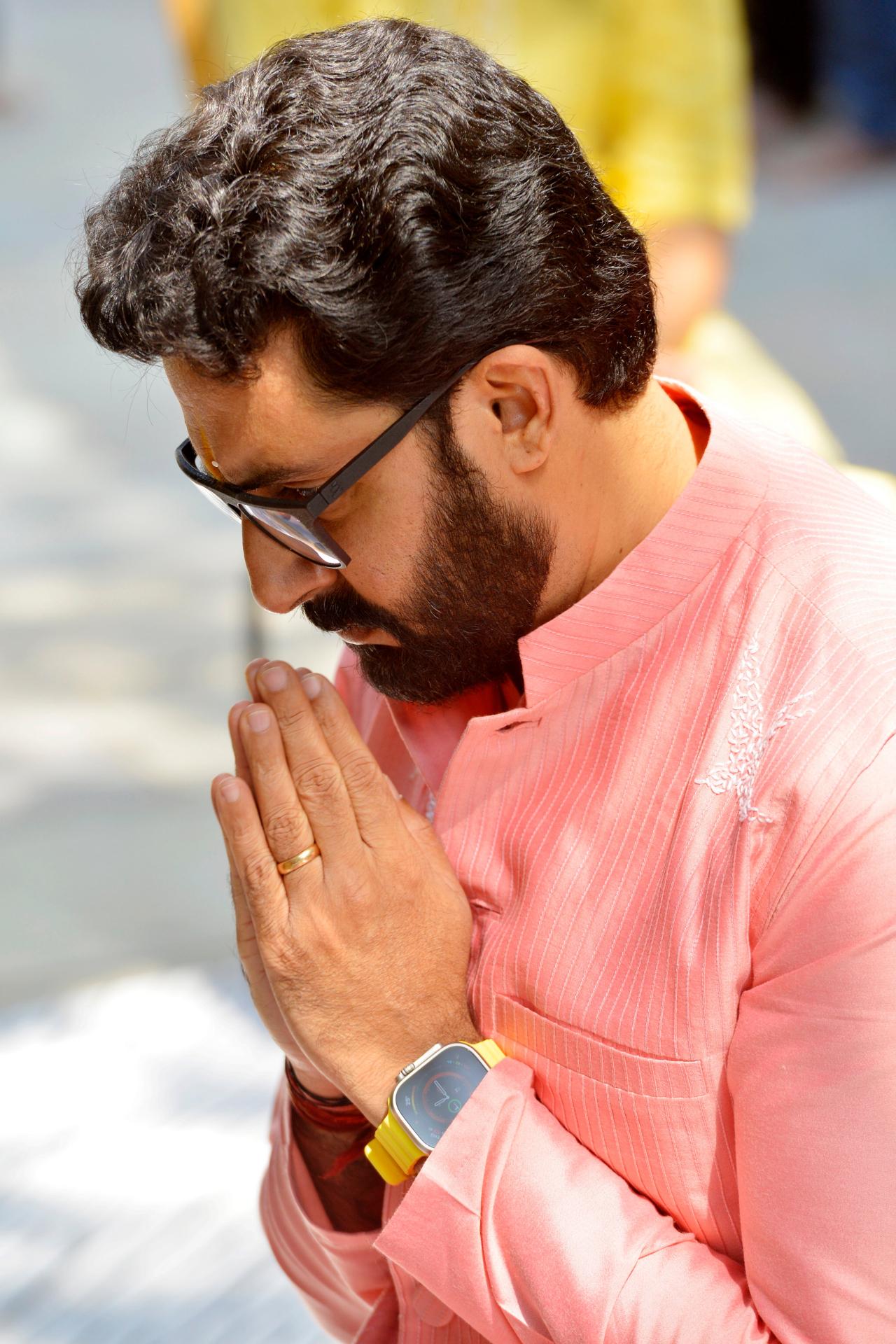 Abhishek opted for a pink kurta for the auspicious occasion. He also took to his social media handle to wish all on the occasion