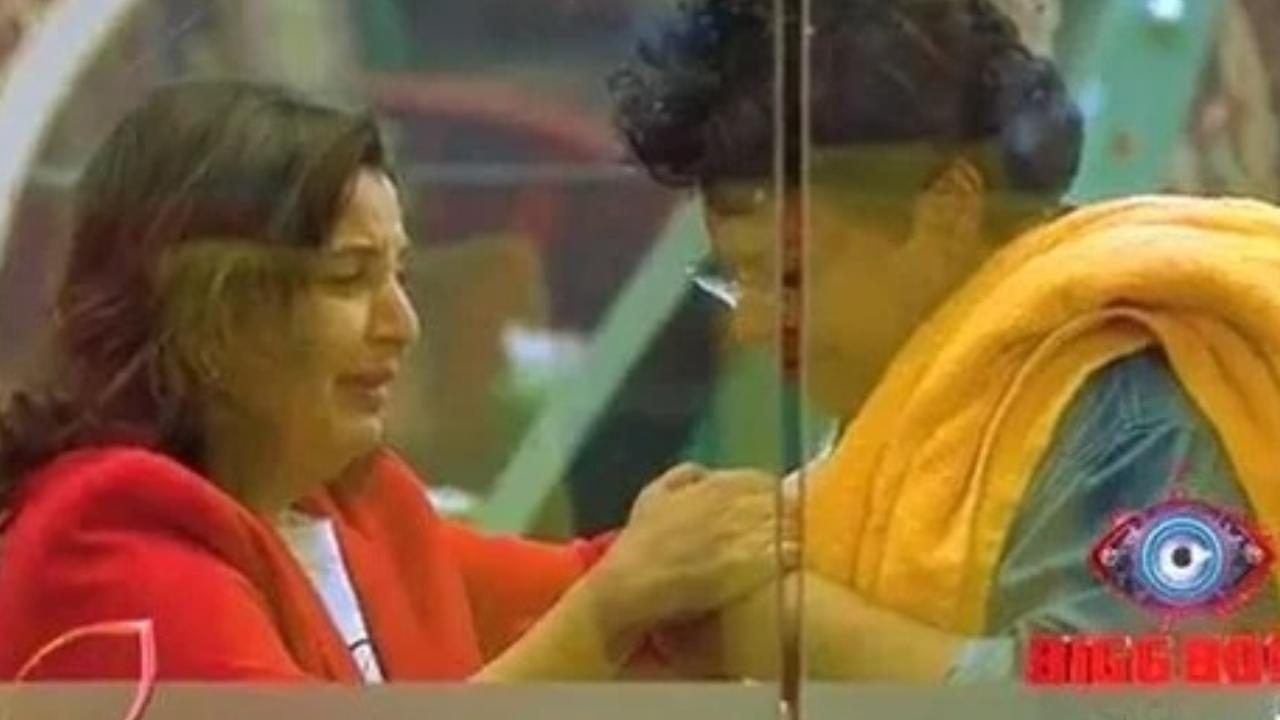 Bigg Boss 16: Farah Khan gets emotional meeting brother Sajid Khan, says 'mom is proud' Bigg Boss 16: Farah Khan gets emotional meeting brother Sajid Khan, says 'mom is proud'