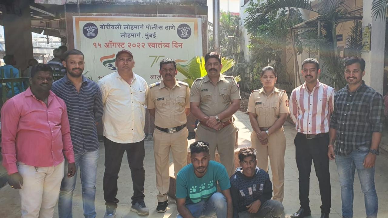 Mumbai: Two members of 'Fatka Gang' nabbed after targeting local train commuter in Dahisar