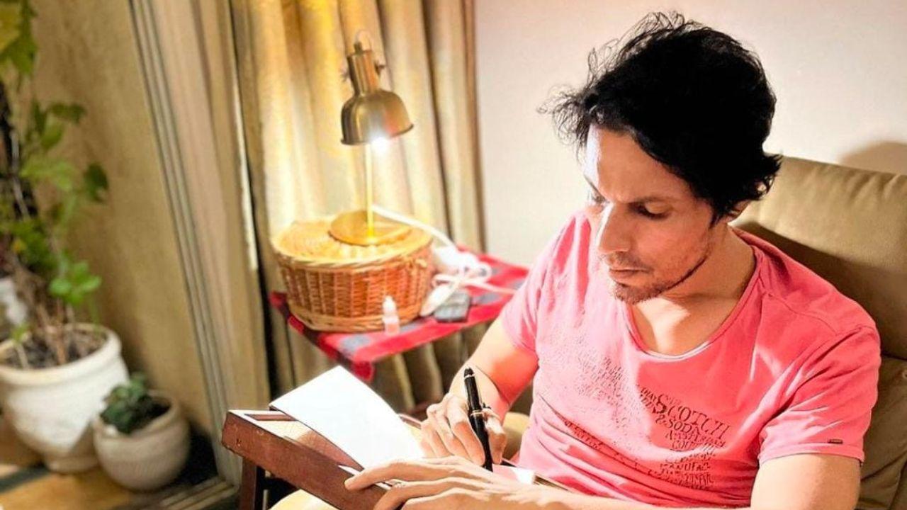 Randeep Hooda puts his recovery time to use in getting creative, shares photo