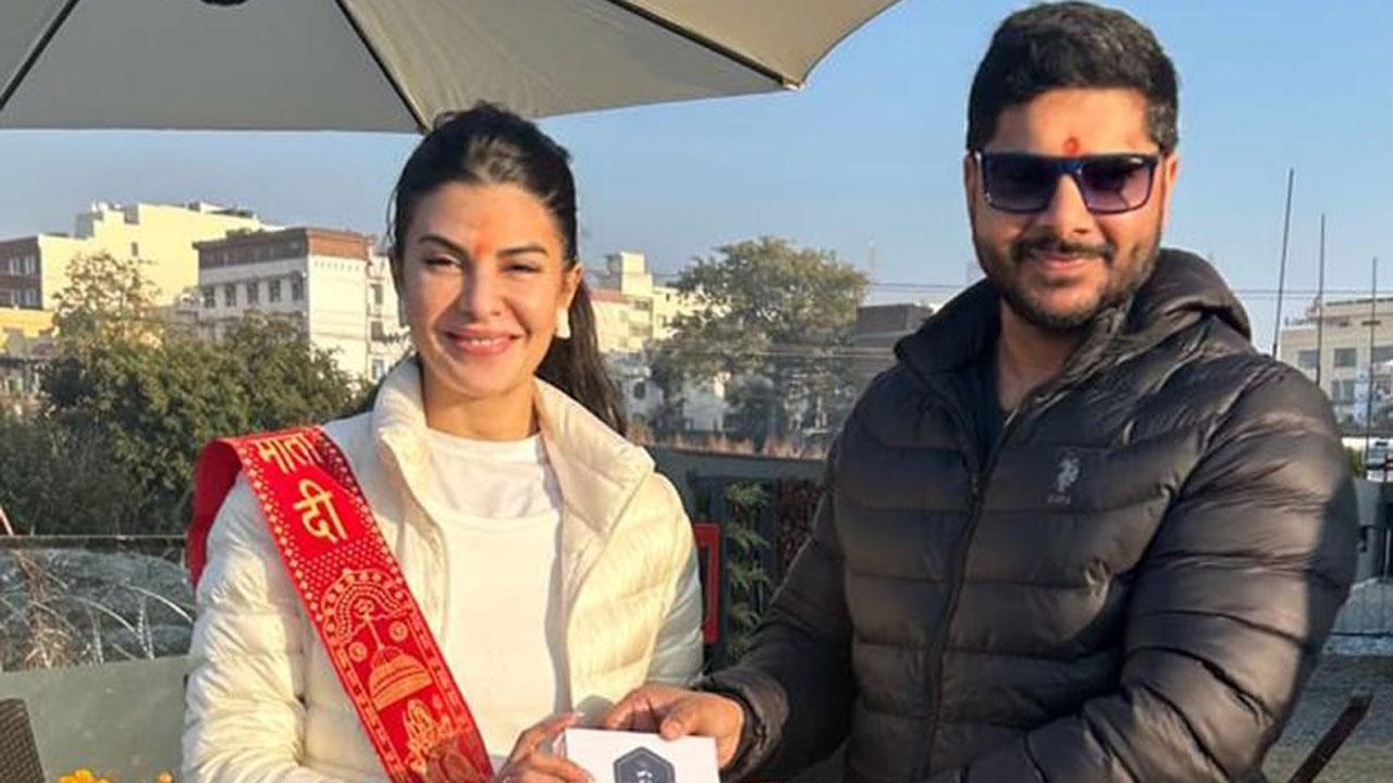 Jacqueline Fernandez pays obeisance at Vaishno Devi Shrine