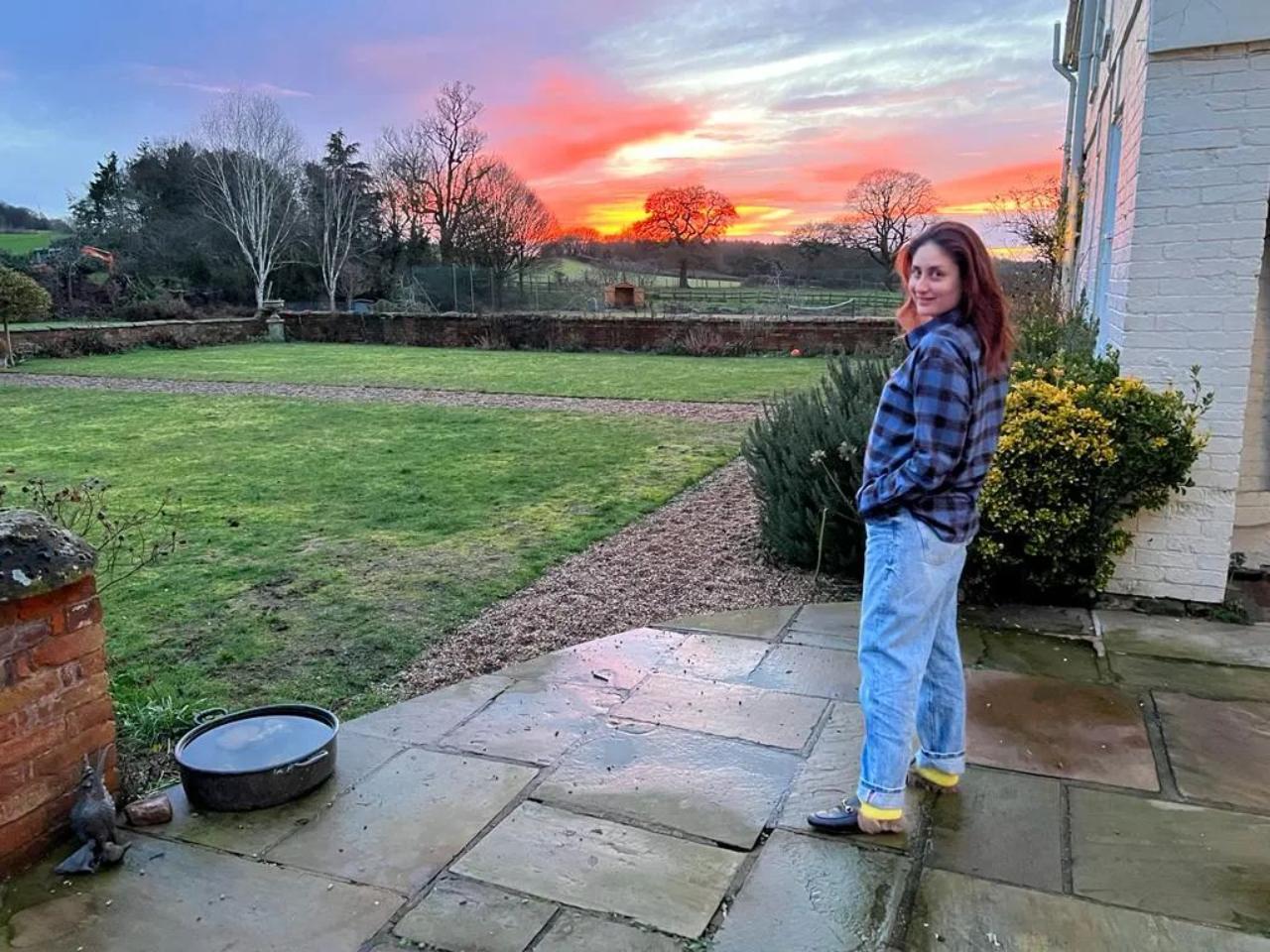 Kareena Kapoor Khan spent the past week in Gstaad in Switzerland along with husband Saif Ali Khan and their kids, Taimur and Jeh. On the eve of New Year, Kareena shared a picture of herself posing in the backdrop of a beautiful sunset. Sharing the picture, the actress wrote, 