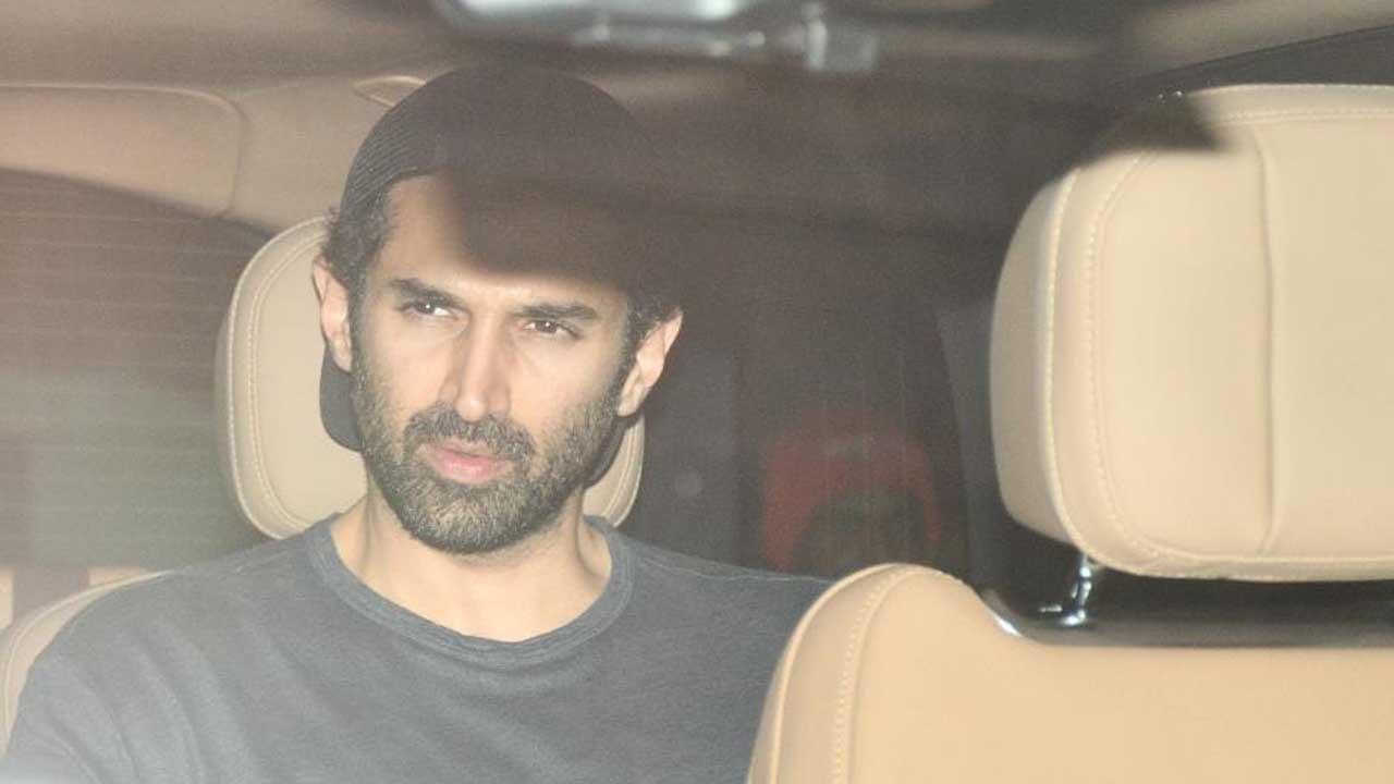 Aditya Roy Kapur kept it cool and casual as he sported a tee and cap. The actor sported a bearded look at the party. 