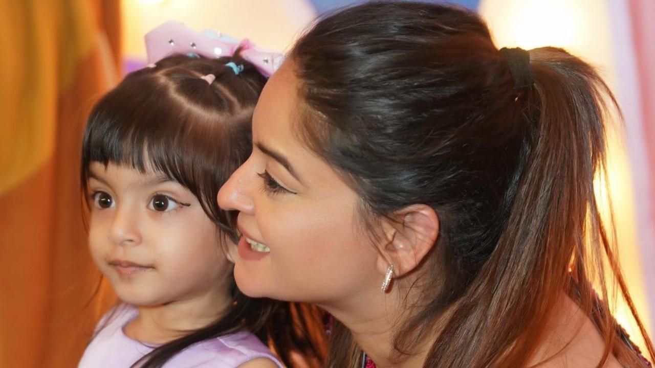 5 Videos Of Mahhi Vij And Daughter Tara That Prove They Are Mother 