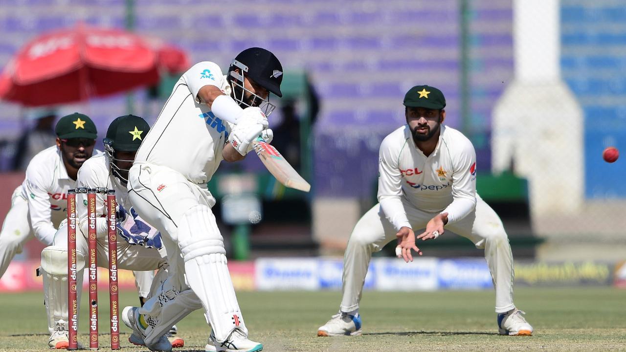 Tailenders Matt Henry and Ajaz Patel lift New Zealand to 433-9