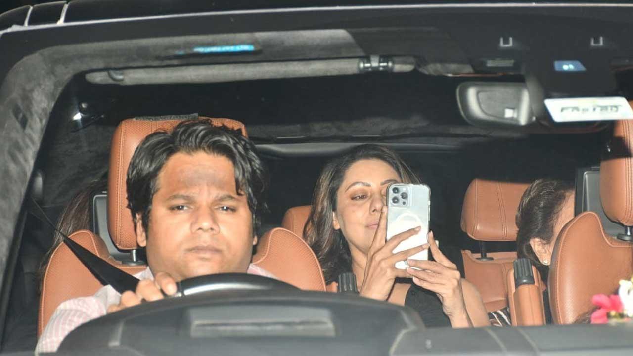The better half of Pathaan's leading man, Gauri Khan was seen clicking pictures at the event as she arrived in style. 