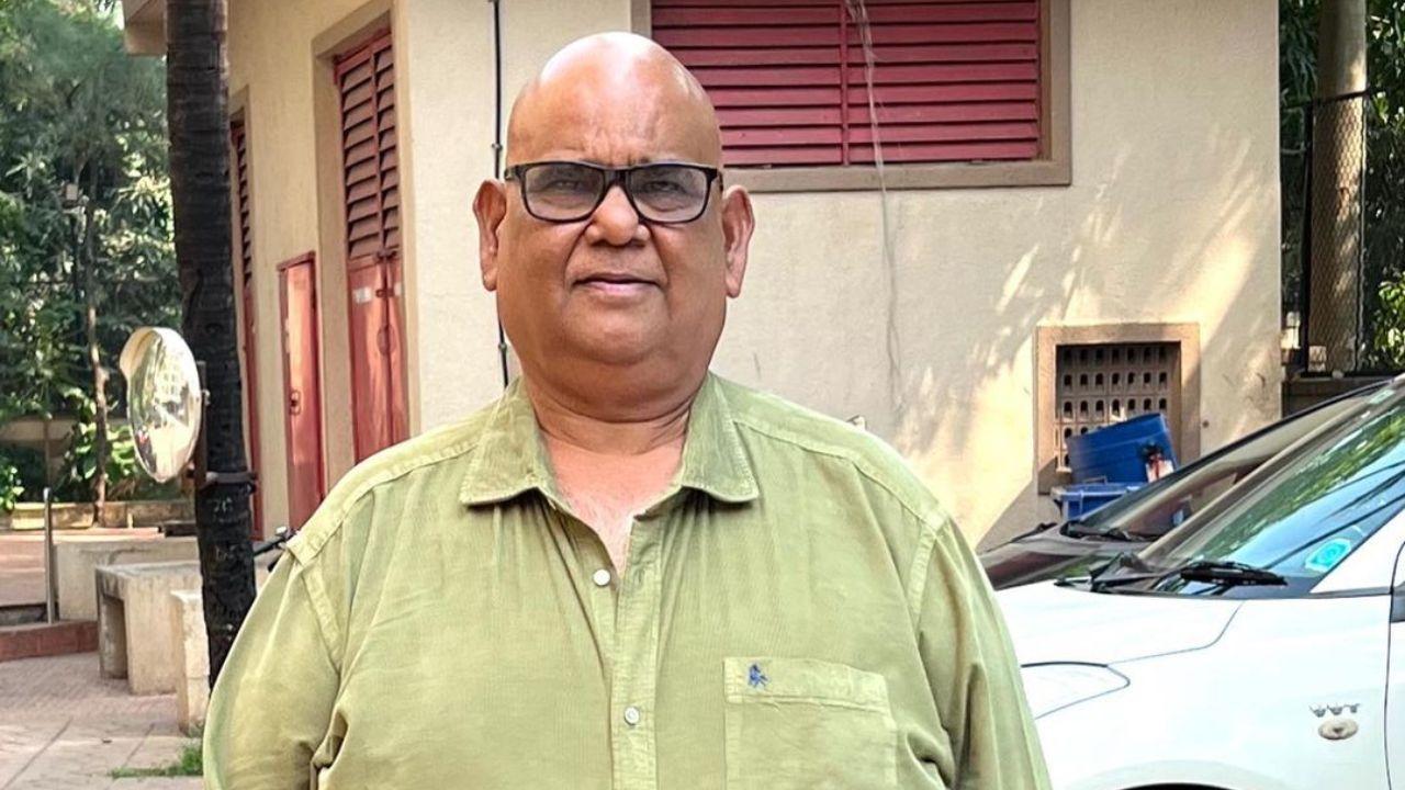 Satish Kaushik reveals how Javed Akhtar would praise Anees Bazmee's scripts. Full Story Read Here 