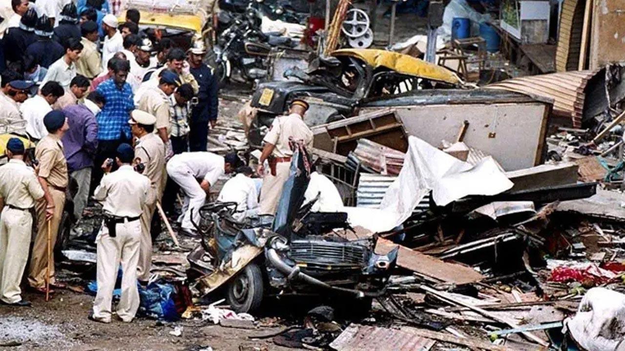 Mumbai: Man calls 100, claiming city will see 1993-like blasts Mumbai: Man calls 100, claiming city will see 1993-like blasts