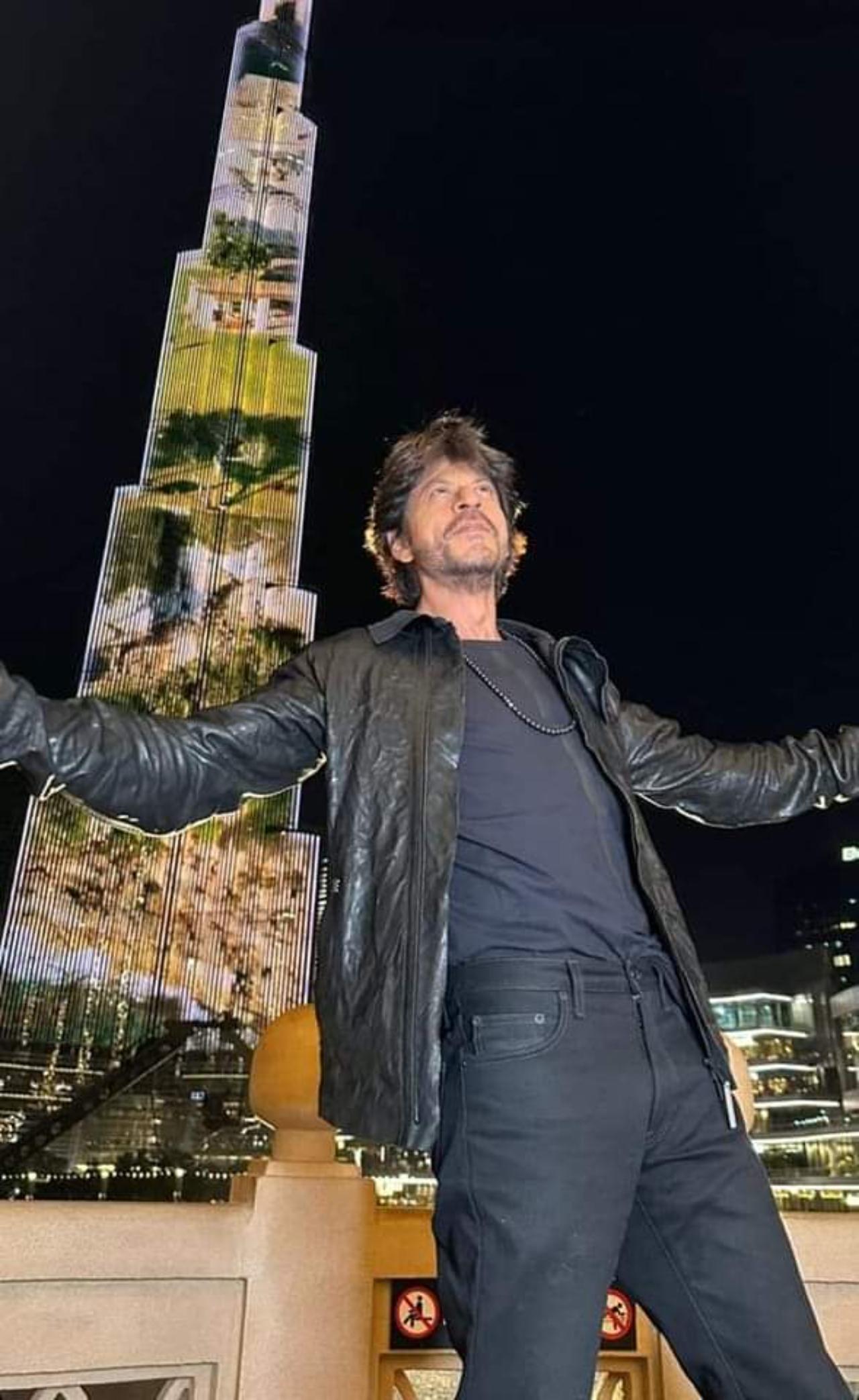 Yash Raj Films, who are producing the film took to Twitter to share glimpses from the trailer showcase on Burj Khalifa. In one of the pictures, SRK was seen doing his signature pose in front of Burj Khalifa