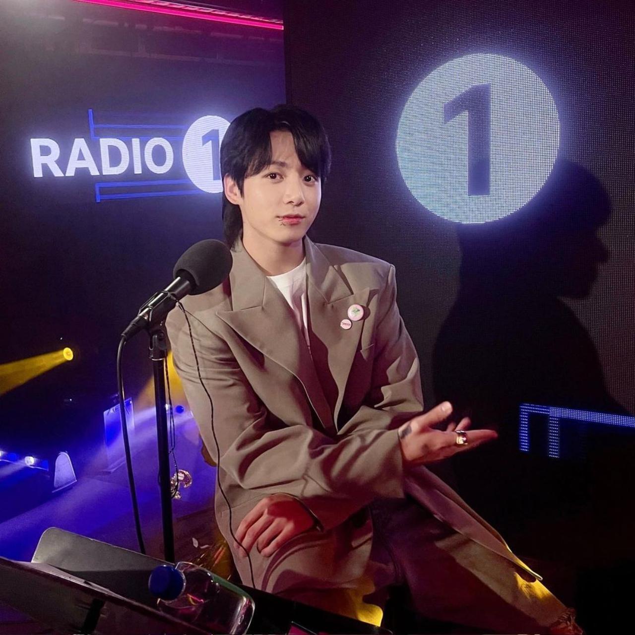 He also hosted a live listening party at the Lounge – treating ARMYs to his heavenly vocals while singing songs like ‘Let there Be Love’ by Oasis