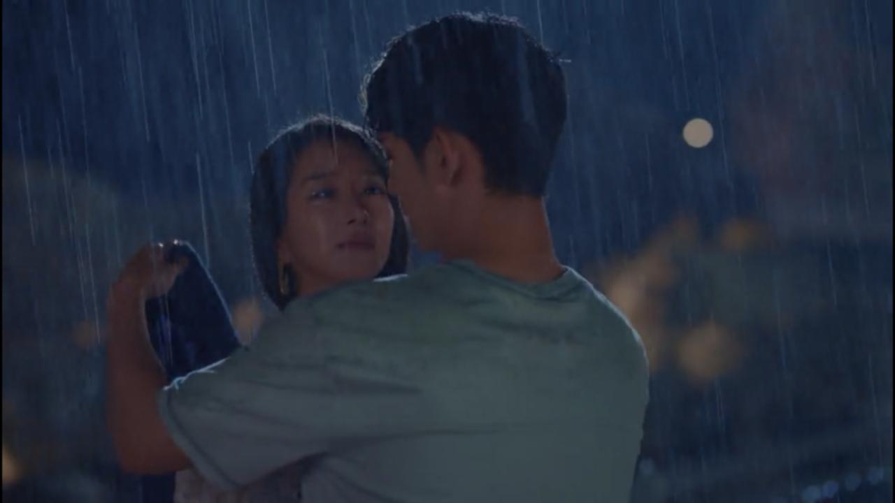 It's Okay To Not Be Okay
Who needs umbrellas when you can have a handsome man offer you a jacket in the rain? Moon Gang Tae runs through a stormy rainy night looking for Go Moon Young, only to find her aimlessly wandering the streets. She collapses into his arms and the audience can feel both the love and the relief through the screen