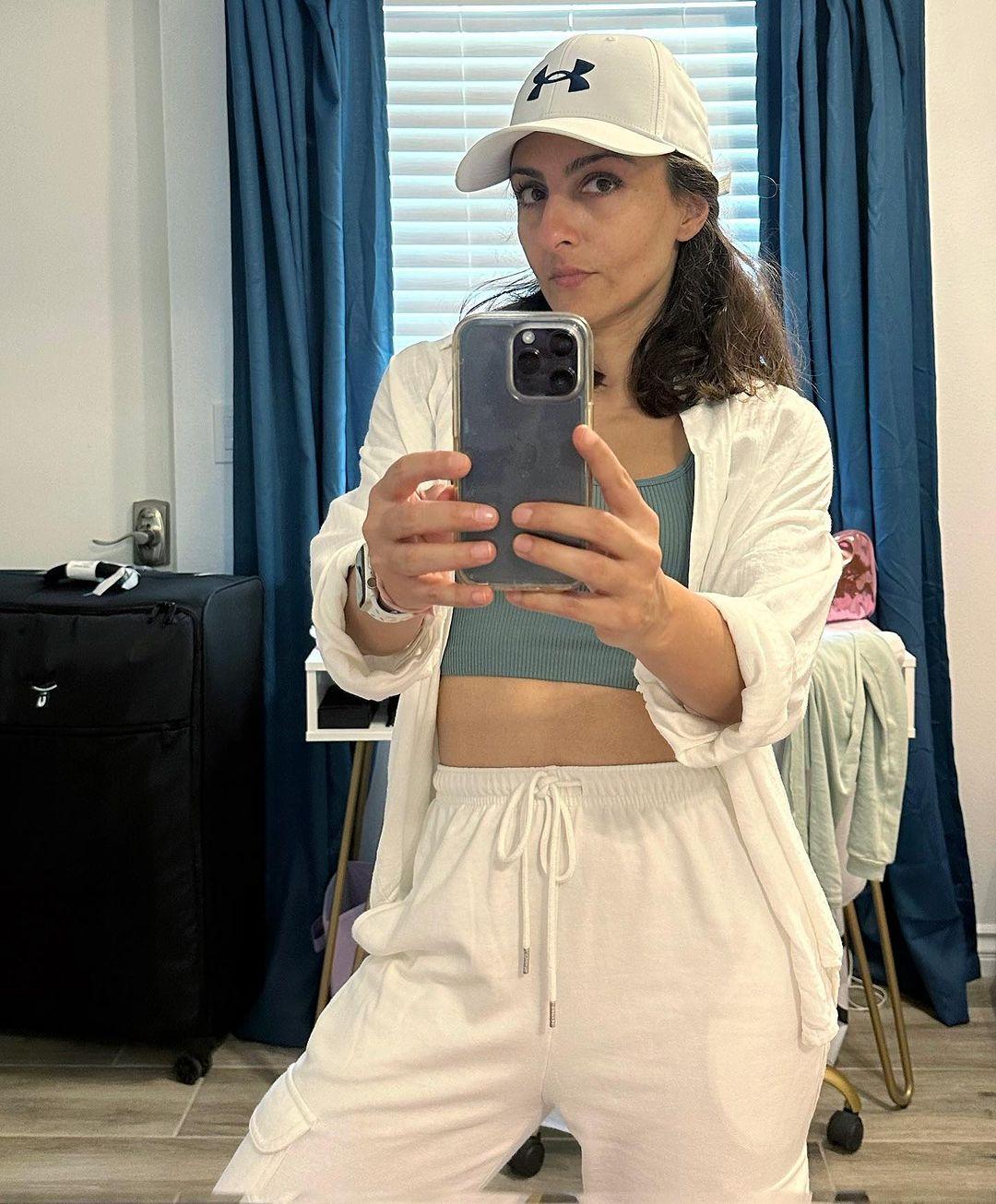 Mirror selfie! Soha Ali Khan looks ready to hit the road after a cool workout sesh