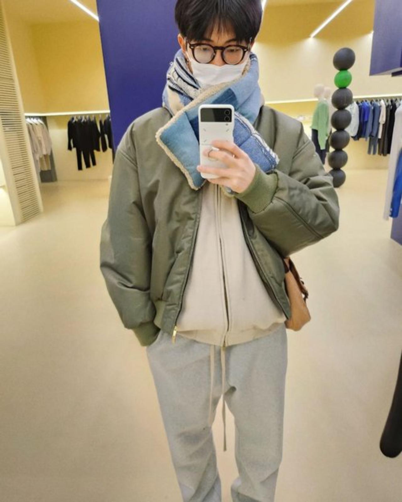 How adorable does Namjoon look in this simple fit of sage jacket and trackpants? We can barely see him behind that muffler!