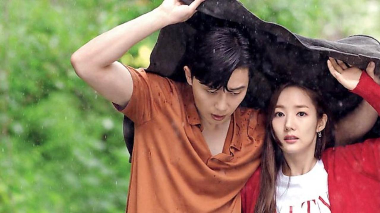 What's Wrong With Secretary Kim
As Kim Min So tries to seek shelter from the rain, uptight boss Lee Young Joon softens and is at her service! With the couple running through the rain, protected by a jacket and stealing quick glances - this scene couldn't get more romantic