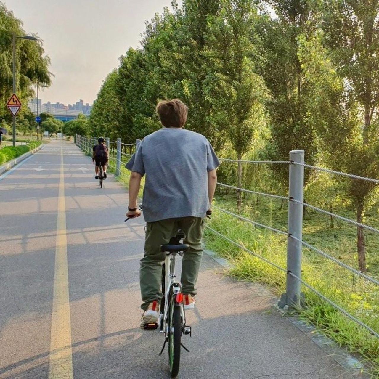Namjoon is also very fond of cycling. The BTS leader says that it not only keeps him in shape but also melts away his stresses. He released a track called 'Bicycle' for BTS's anniversary in 2021 - an ode to his love affair with cycling